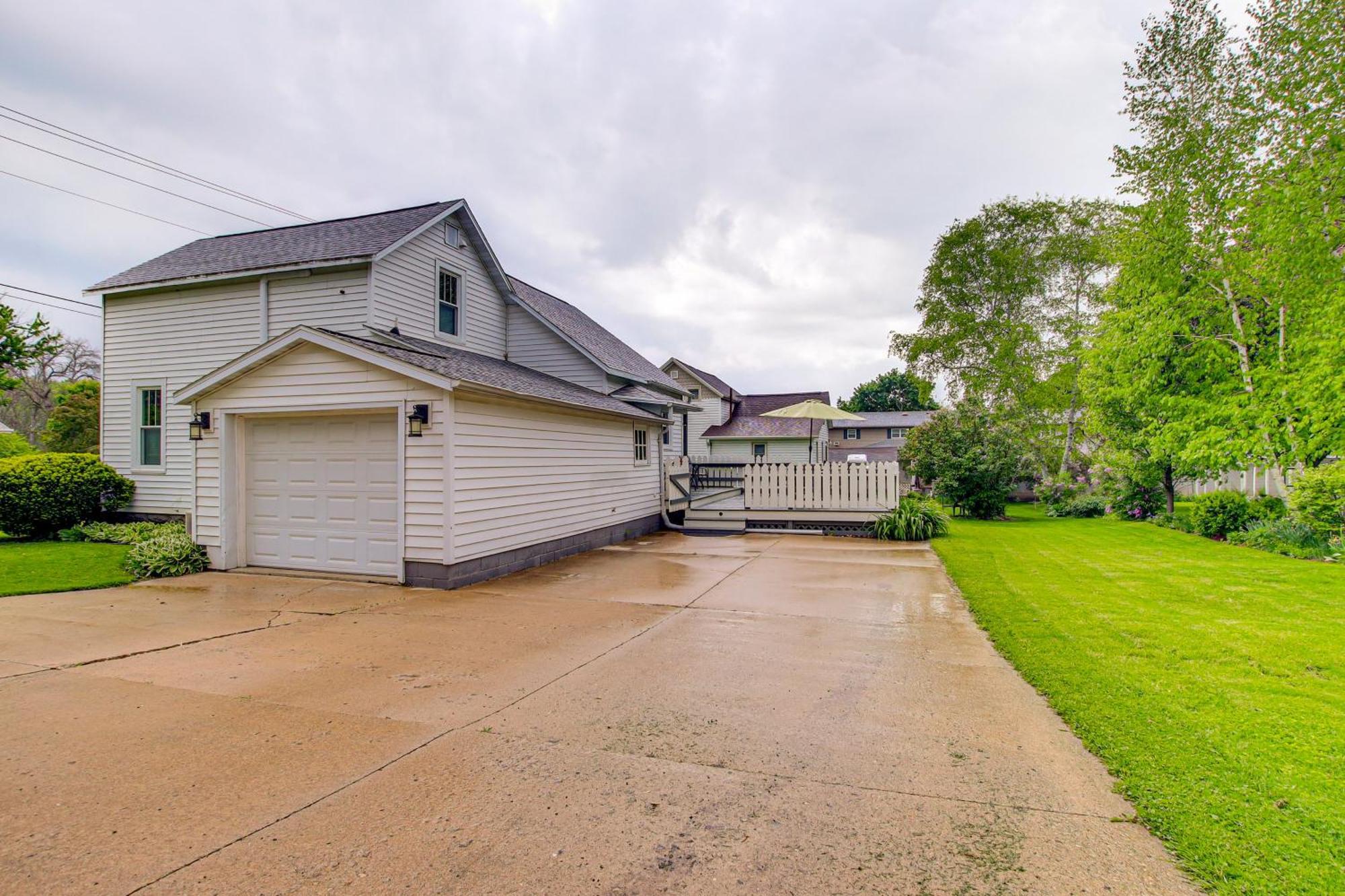 Lavish House With Patio - 2 Blocks To Green Lake! Exterior photo