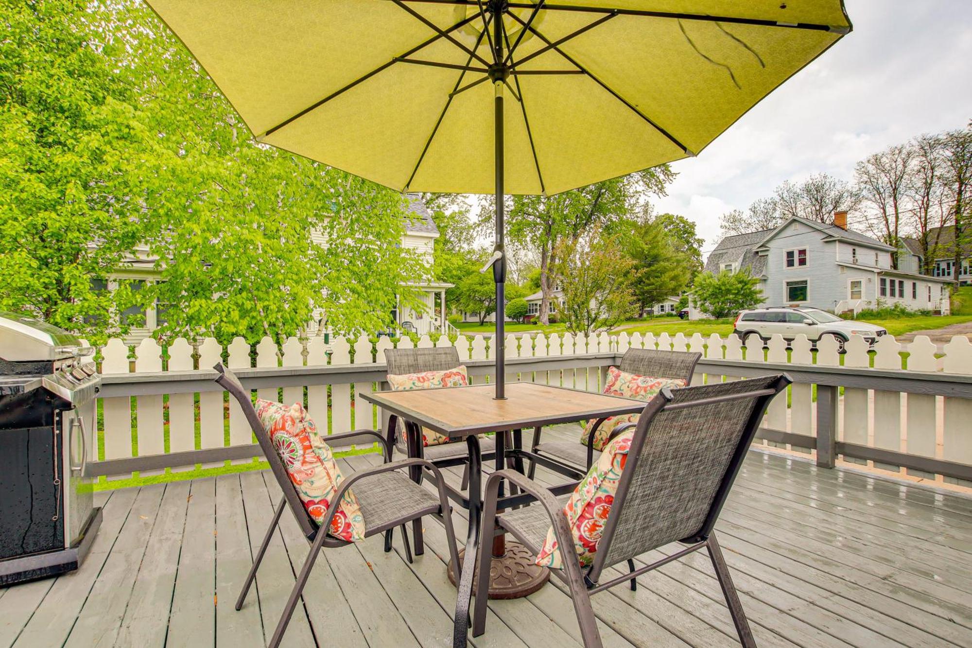 Lavish House With Patio - 2 Blocks To Green Lake! Exterior photo