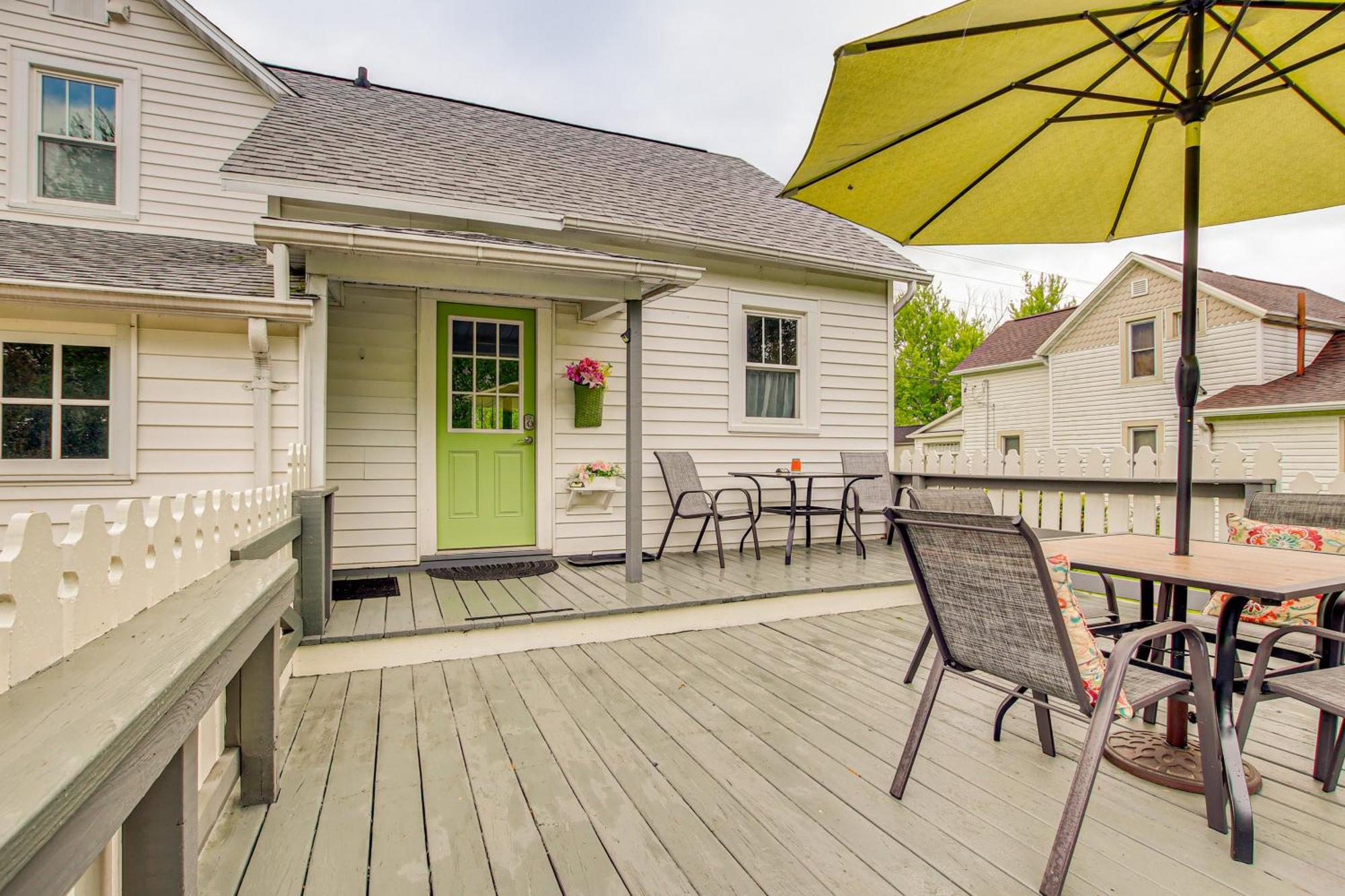Lavish House With Patio - 2 Blocks To Green Lake! Exterior photo