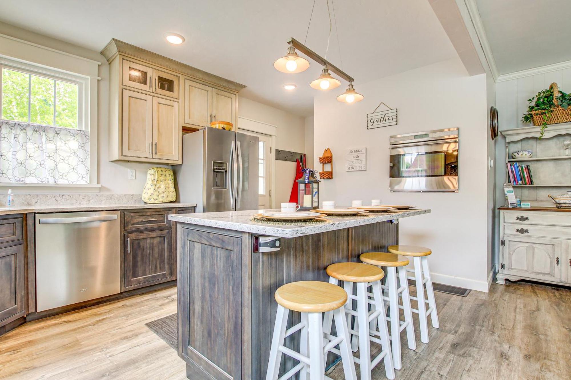 Lavish House With Patio - 2 Blocks To Green Lake! Exterior photo